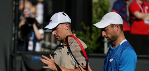Jan Zieliński odpada z Australian Open. Porażki w deblu i mikście