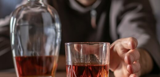 Pili alkohol z 16-letnim synem. Nastolatek nie żyje