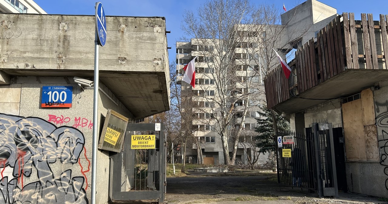 Warszawa przejmuje „Szpiegowo”. Fatalny stan budynku [ZDJĘCIA]