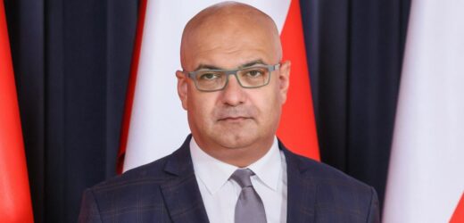 Zarzuty dla Alvina Gajadhura, byłego głównego inspektora transportu drogowego