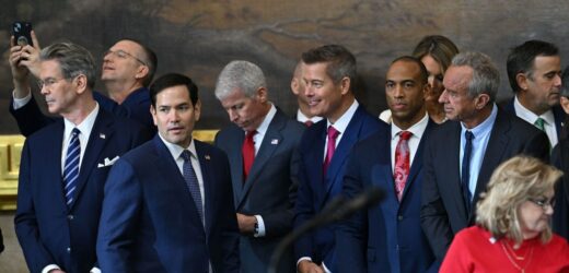 Miliarderzy, biznesmeni, telewizyjni celebryci. Nowy gabinet Trumpa