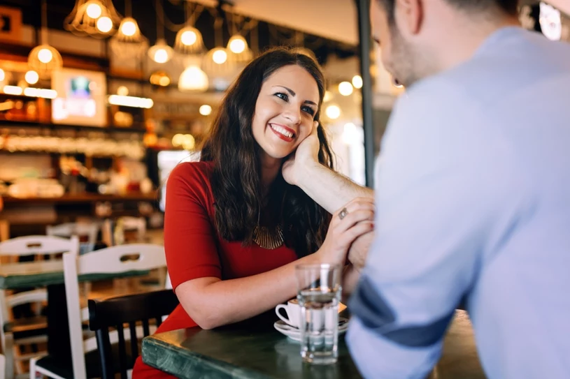 To największy flirciarz wśród wszystkich znaków zodiaku. Jak mu się oprzeć?