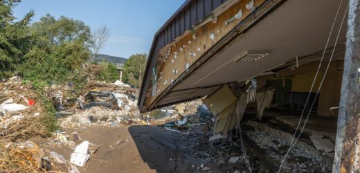 Przedłuża się oczyszczanie studni na terenach powodziowych