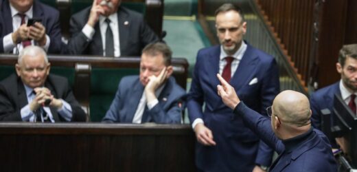 Sejm uchwalił „lex Romanowski”. Nowe przepisy dot. uposażeń posłów