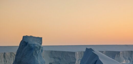 Góra lodowa na kursie kolizyjnym z wyspą Wielkiej Brytanii