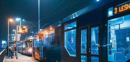 ​Motorniczy z Wrocławia wysiadł z tramwaju i groził bronią gazową kierowcy