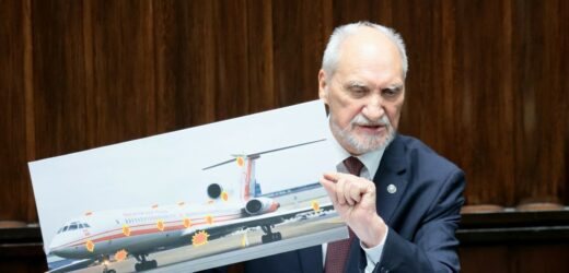 Macierewicz pod lupą ABW. Kolejne nieprawidłowości w podkomisji smoleńskiej