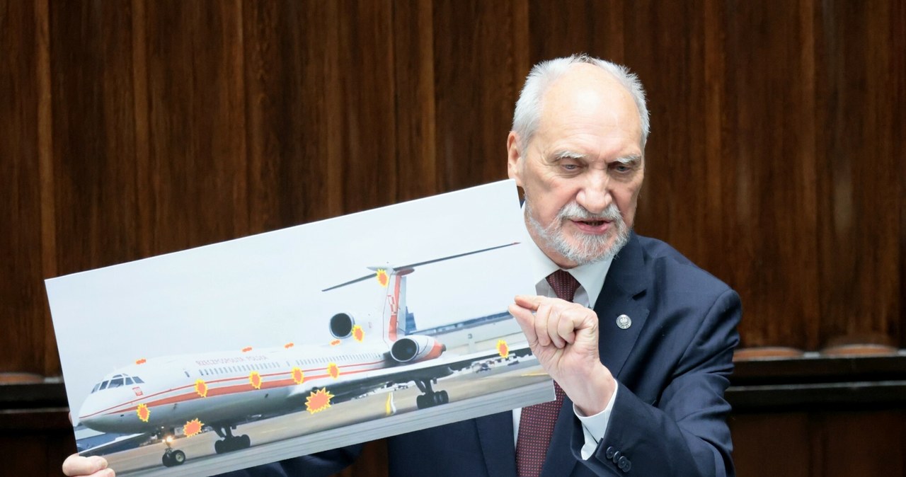 Macierewicz pod lupą ABW. Kolejne nieprawidłowości w podkomisji smoleńskiej