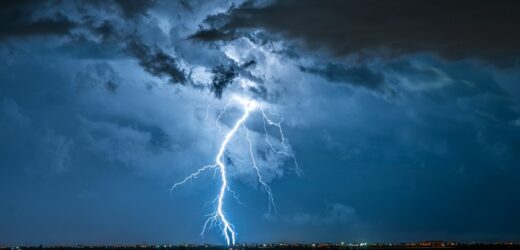 Piorun uderzył w ogon samolotu w Brazylii [NAGRANIE]