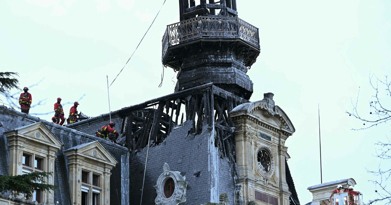 „Sytuacja przypomina Notre-Dame”. Pożar zabytkowego ratusza w Paryżu