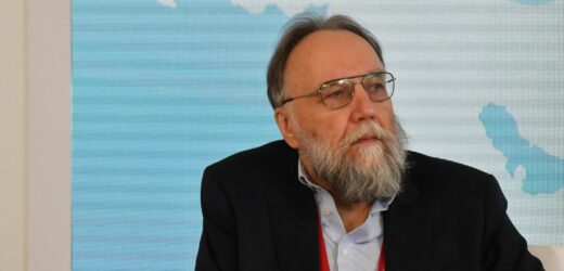 Ciało Putina w Mauzoleum Lenina, a zdobyczne flagi krajów Europy wokół. Dugin ma pomysł