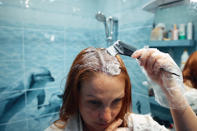 Wyciągnij z lodówki i nałóż na włosy. Siwe nitki znikną w okamgnieniu