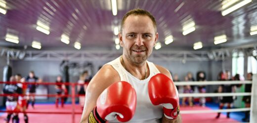 Afera o „prawy prosty” na spotkaniu z Nawrockim. Ksiądz: Nie namawiałem do bicia