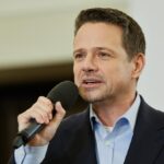 Trzaskowski chce odebrać Macierewiczowi Order Orła Białego