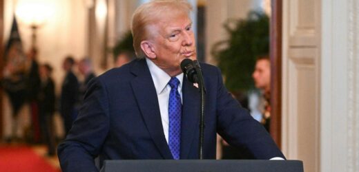 Trump pod naciskiem demokratów wycofuje decyzję o zamrożeniu bilionów dolarów