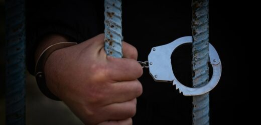 Koszmar 21-latki. Partner wyrywał jej włosy i okaleczał nożem