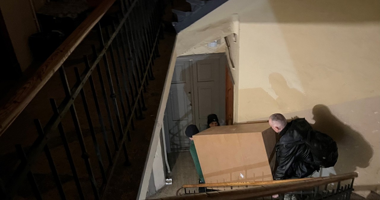 Ściany kamienicy w Lublinie zaczęły pękać. Lokatorzy wywożą swój dobytek