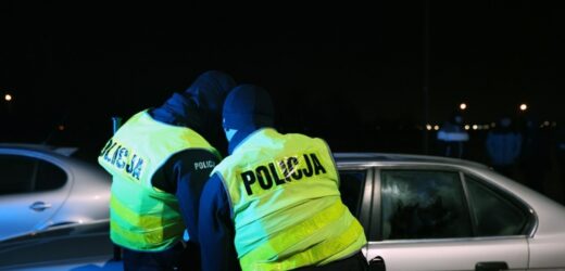 Strzały w Warszawie i policyjny pościg. Trzech zatrzymanych z pistoletem, siekierą i maczetą