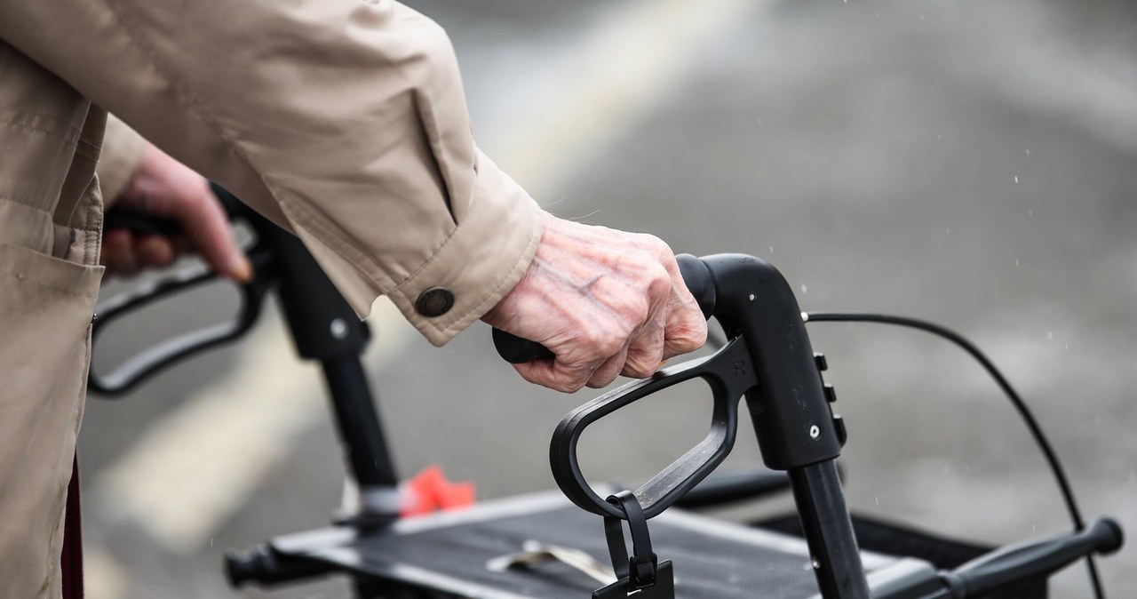 ​Opiekun osoby starszej po raz pierwszy na liście bardzo potrzebnych zawodów