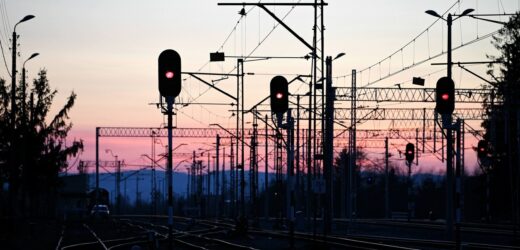 Ruch kolejowy na trasie Poznań-Wrocław wznowiony po jednym torze