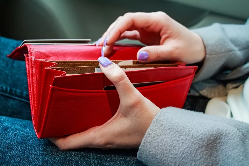 Włóż do portfela zamiast rybiej łuski. Pieniądze będą się ciebie trzymać