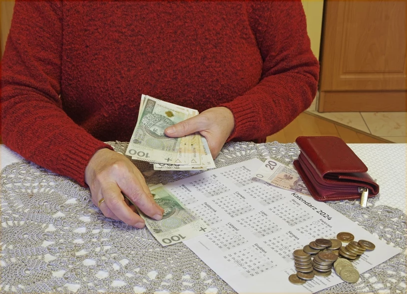Na konta seniorów mogą wpłynąć spore sumy. Kluczowa ulga w PIT