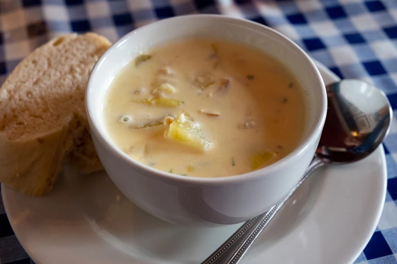 Zupa na problemy z jelitami i zdrowe kości. Od razu ugotuj dwa gary