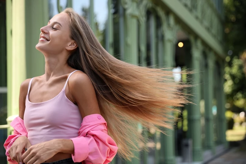 Twoje włosy nie chcą rosnąć? Dowiedz się, dlaczego nie możesz ich zapuścić