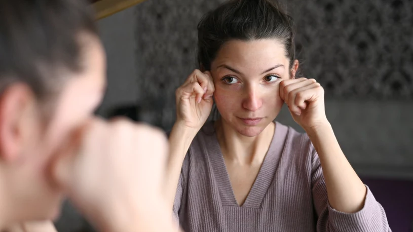 Ziemista cera i wypadające włosy. Dlaczego zimą źle wyglądamy i jak to zmienić?