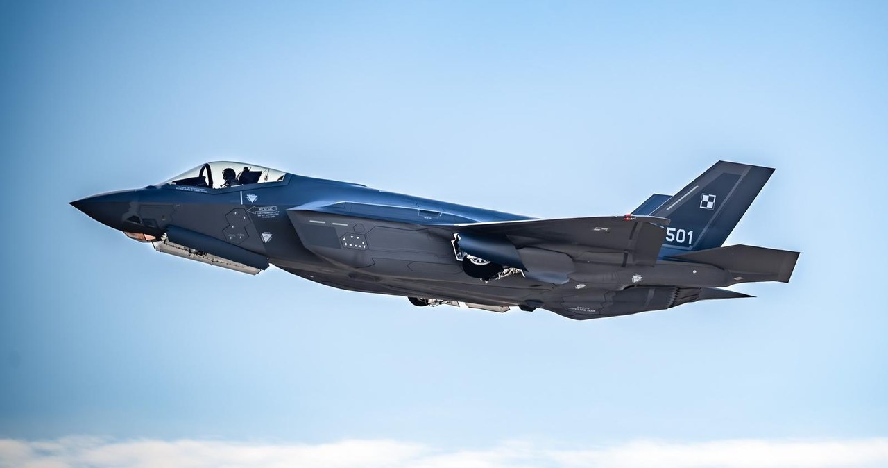 Historyczny lot polskiego pilota myśliwcem F-35 Husarz