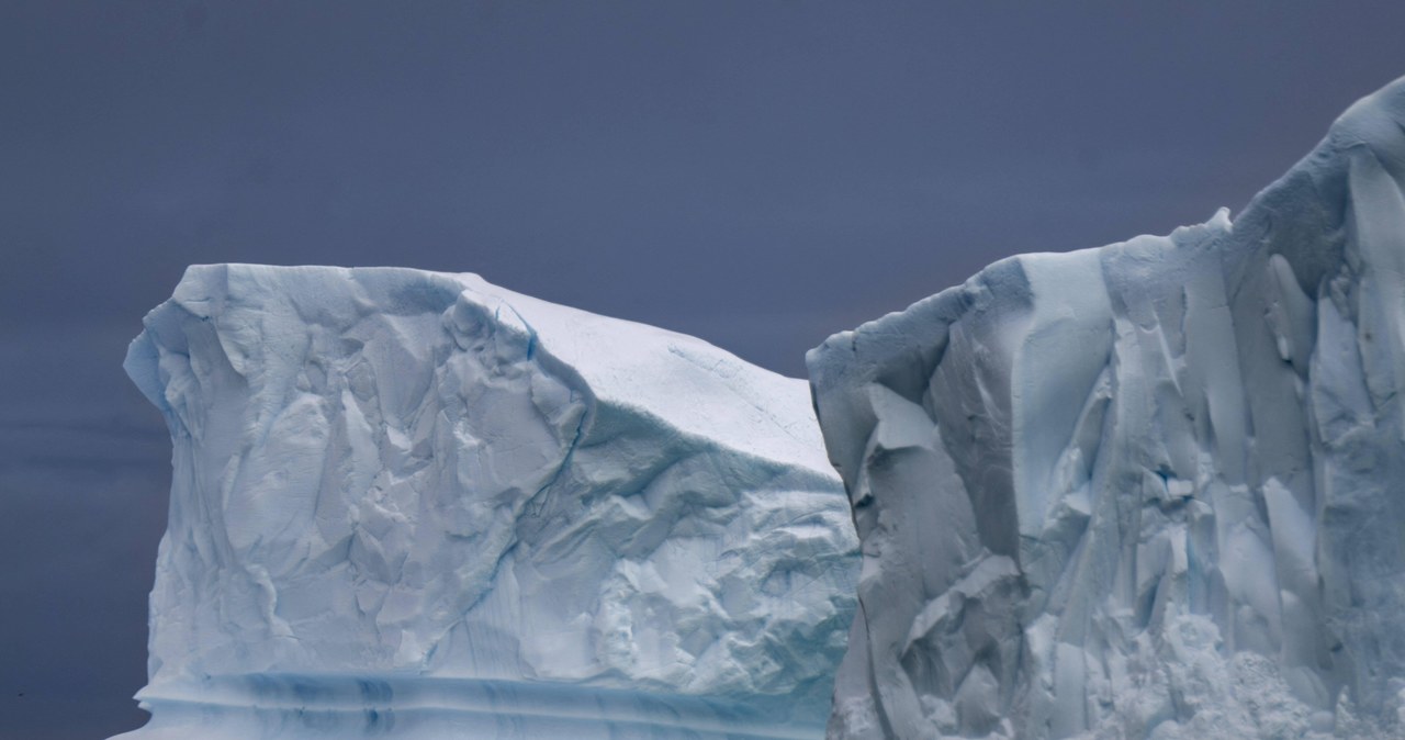 Od największej góry lodowej oderwał się wielokilometrowy fragment
