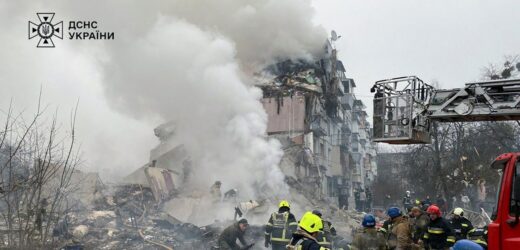 Rakieta uderzyła w blok, są ofiary śmiertelne. Dramat w Połtawie