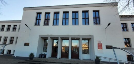 Zwolniona dyrektorka liceum w Sulejówku walczy o przywrócenie na stanowisko