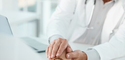 Po gimnazjum i bez uprawnień „leczył” chorych. Szokujące ustalenia