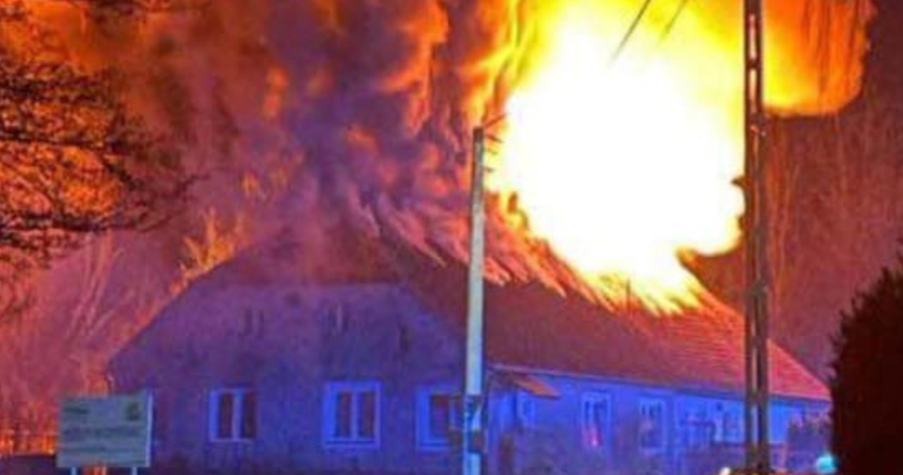 Pożar budynku wielorodzinnego na Mazurach. Nie żyje jedna osoba