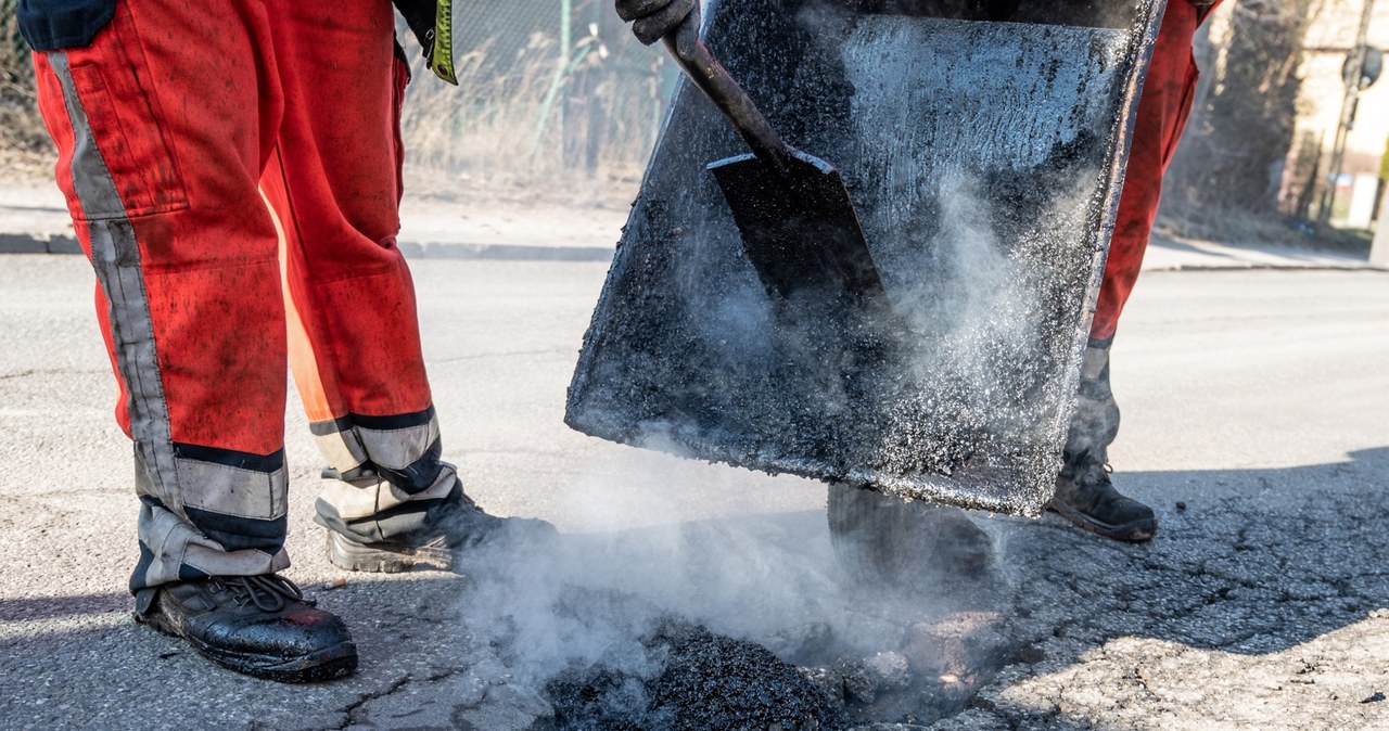 Łatanie pozimowych dziur w Poznaniu. W styczniu naprawiono prawie 800 ubytków