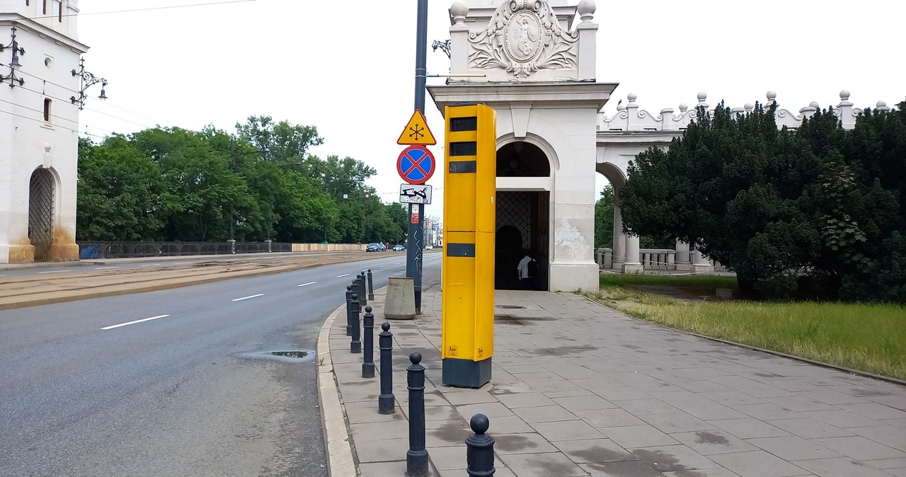 Jeździmy wolniej niż rok temu. Ile zdjęć zrobiły warszawskie fotoradary?