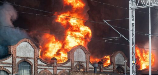 Apel o nieotwieranie okien po pożarze w Gdańsku