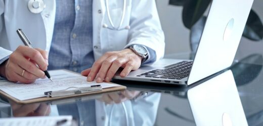 Bez uprawień leczył chorych na raka, zarobił miliony. Nowe informacje ws. Oskara D.