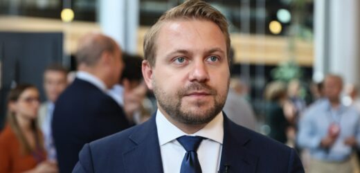 Europoseł PiS zakłócił posiedzenie komisji w PE. Krzyczał do Bodnara