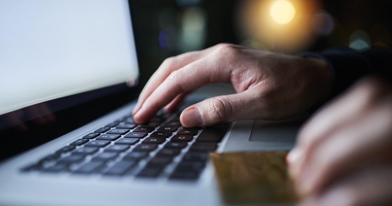 Dziewięcioro obcokrajowców odpowie za oszustwa bankowe