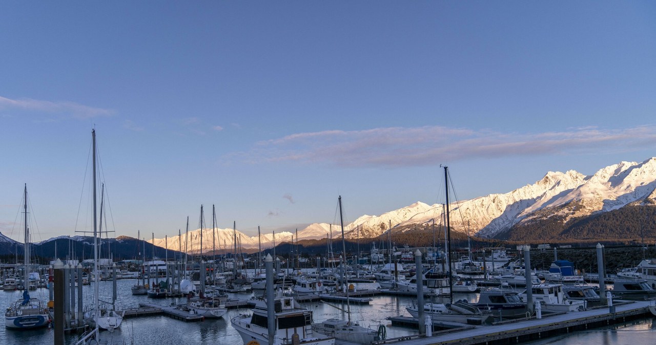 Trwają poszukiwania zaginionego samolotu. Na pokładzie jest 10 osób