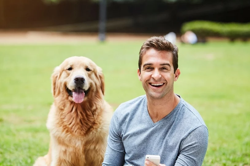 Czy pies rzeczywiście się uśmiecha? Jak odczytywać wyraz jego pyska?