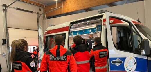 Samoobrona w ambulansie. Szkolenia dla ratowników medycznych