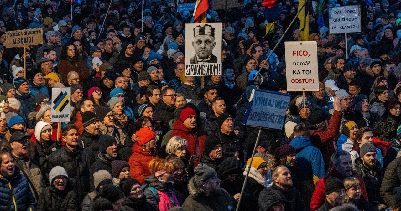 Gigantyczne antyrządowe protesty na Słowacji. „Rosyjski agent”