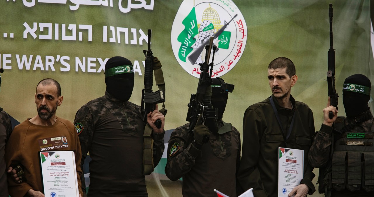Szokujące okoliczności uwolnienia zakładników. Hamas wydał im „certyfikaty”