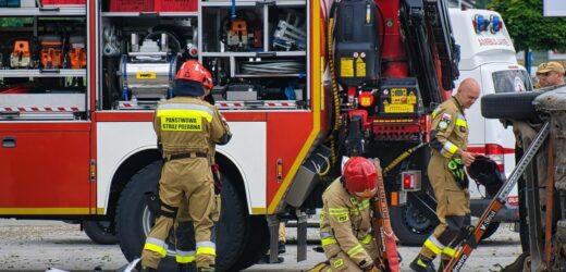 Pożar dyskontu w Katowicach. Akcja może potrwać wiele godzin