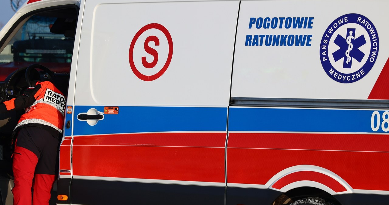 Wpadł w szał na studniówce i zaatakował ratowników medycznych