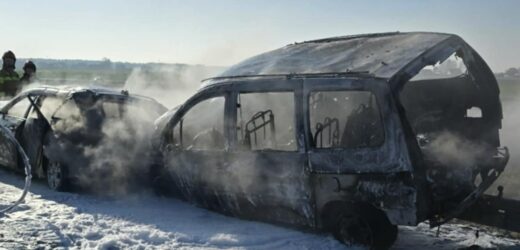 Auta spłonęły na S17. Pomagali przy wypadku, zostali potrąceni