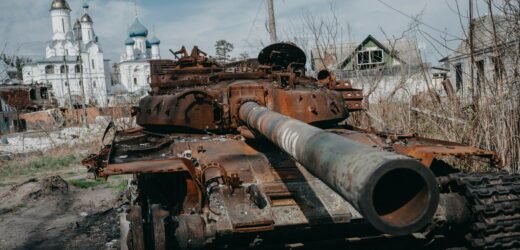 Dziesiątki tysięcy sztuk zniszczonego sprzętu i setki tysięcy zabitych. Rosja idzie po zwycięstwo